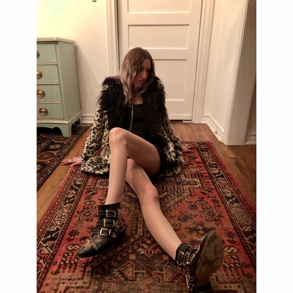 Meet your Posher, Chrissy - Picture 2 of 8